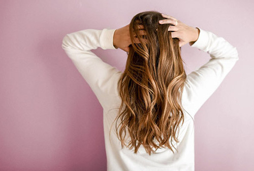 7 Cara Ampuh Atasi Rambut Kering, Bisa Lakukan di Rumah