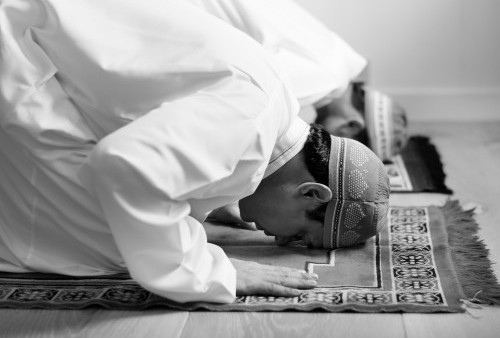 Bacaan Niat Sholat Tarawih Berjamaah di Masjid: Arab, Latin dan Artinya