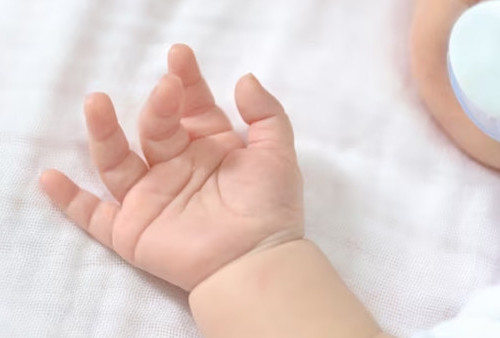 Bayi Dalam Kardus Dibuang di Depan Kontrakan Cikarang Utara, Ada Nama dan Tanggal Lahir
