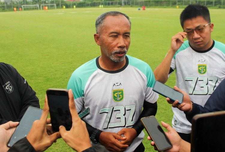 Caretaker Persebaya Uston Nawawi Tak Pedulikan Hujatan Bonek di Sosial Media!