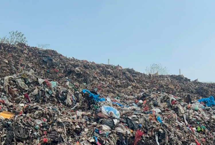 Di Balik Kebakaran TPA Cipayung Depok, 2,9 Juta Ton Gunung Sampah Jadi Ancaman