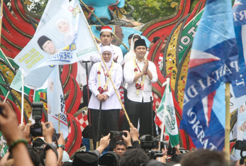 Khofifah-Emil Diarak Kirab Budaya ke KPU Jatim, Resmi Jadi Paslon Pertama di Pilgub Jatim 2024