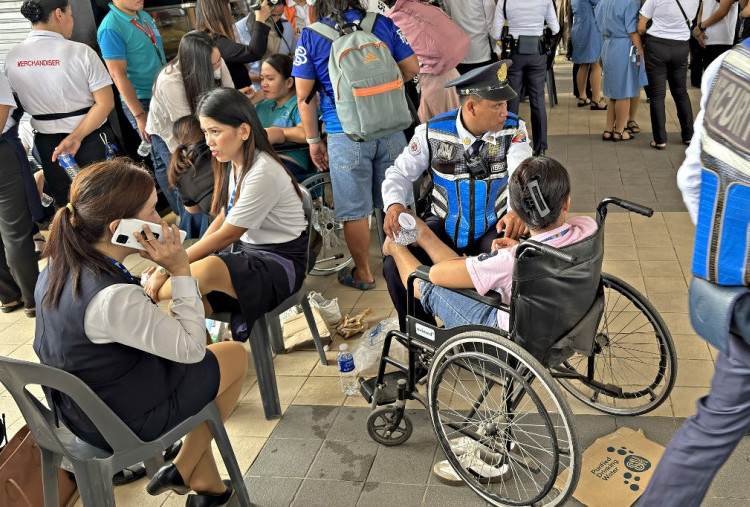 Dua Orang Tewas Akibat Gempa Bumi 7,4 SR di Filipina.