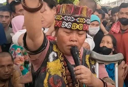 Ida Dayak Khusus Obati Keluarga Pejabat di Surabaya