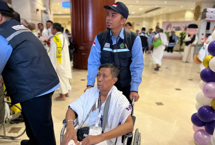 Jamaah Haji Indonesia Tiba di Mekkah, Disambut Meriah dengan Bunga dan Selawatan