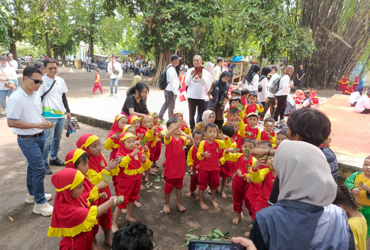 Kolaborasi PLN dan Kampung Lali Gadget: Anak-anak Menemukan Kembali Kebahagiaan Bermain Tanpa Gawai...