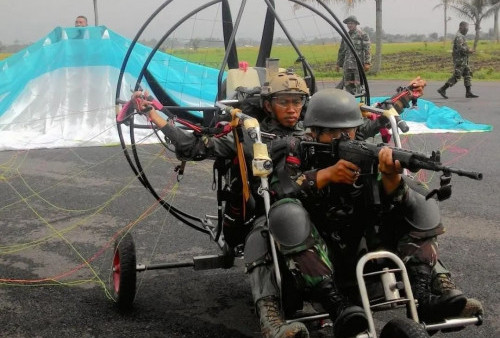 Bukan Cuma Hamas, TNI Juga Punya Strategi Perang dengan Paramotor dan Paragliding