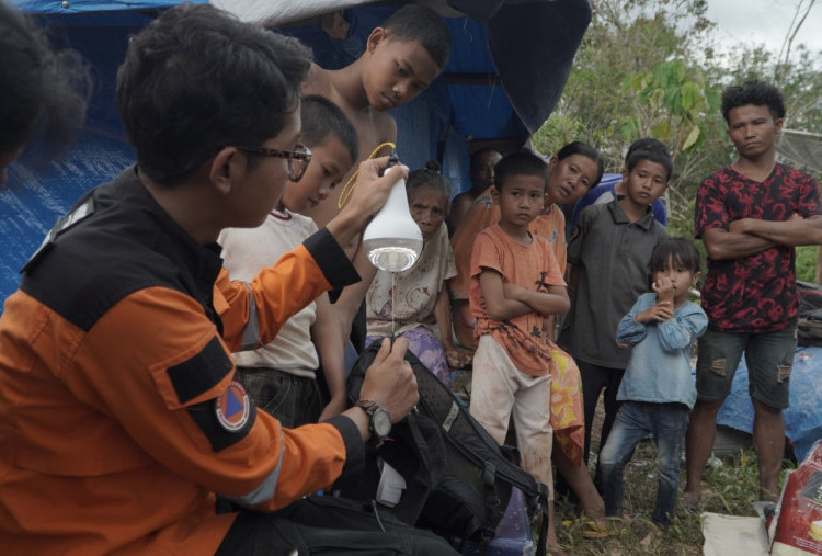 Dompet Dhuafa Distribusi Lampu Solar Panel, Alternatif Penerangan di Kala Darurat