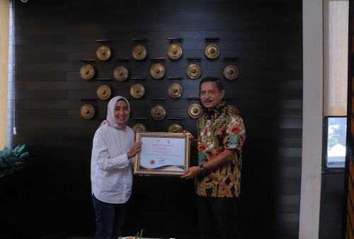 Berhasil dan Sukses Pengamanan Arus Mudik dan Balik, Kapolda Lampung Dihadiahi Penghargaan