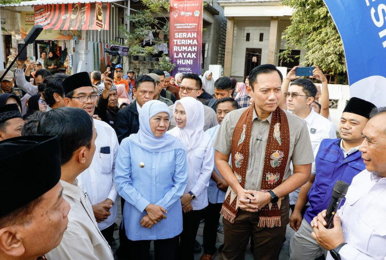 Khofifah dan AHY Resmikan Program Penataan Kawasan Kumuh Terpadu di Gresik