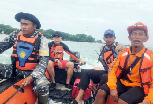 Agus Bako Hilang Usai Dihantam Ombak Pameungpeuk, Seorang Nelayan Tewas, Seorang Lagi Selamat