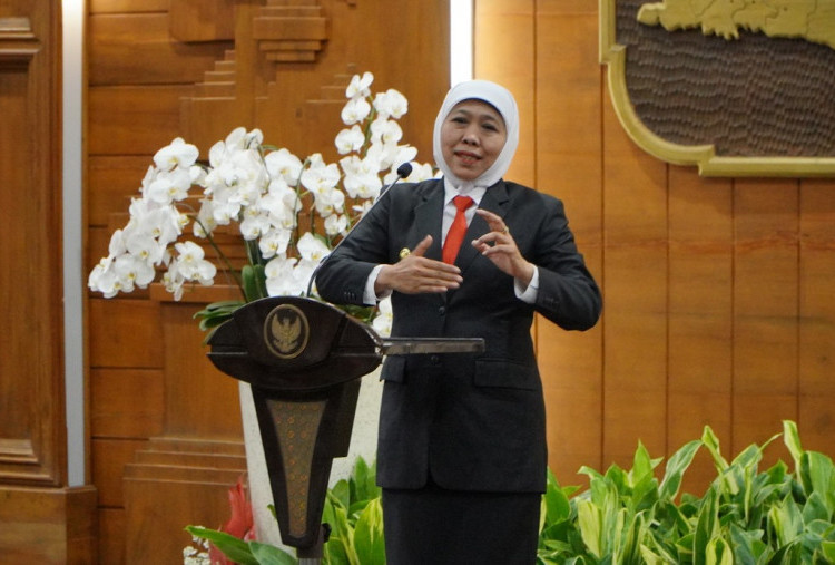 Gubernur Khofifah Lantik Tujuh Anggota KPID Jatim Periode 2025–2028