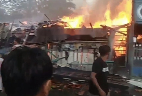 Kebakaran Landa Rumah di Kawasan Padat Penduduk di Manggarai, 4 Damkar Dikerahkan
