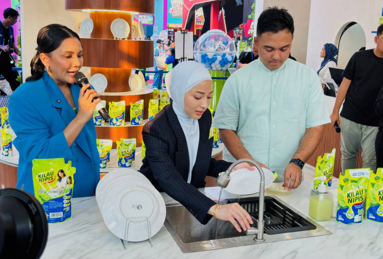 Momen Langka, Nikita Willy Cuci Piring di PRJ 2026, Buktikan Kilau Nipis Tanpa Residu