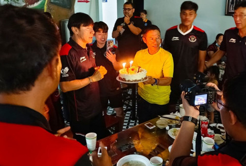 Shin Tae-yong Rayakan Hari Ulang Tahun Dengan Traktir Pemain Timnas Indonesia Durian dan Pizza 