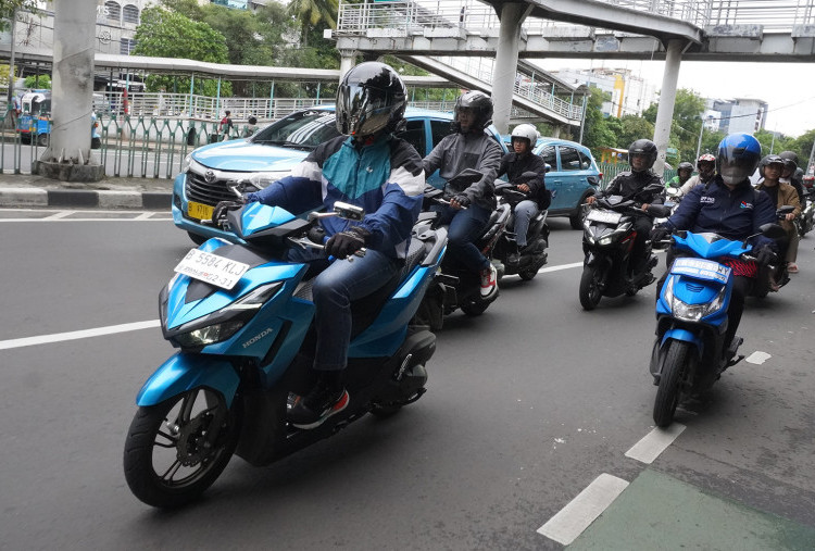 Tips Safety Riding: #Cari_Aman Jadi Kunci, Begini Sikap Pengendara Motor Saat Hadapi Situasi Darurat di Jalan