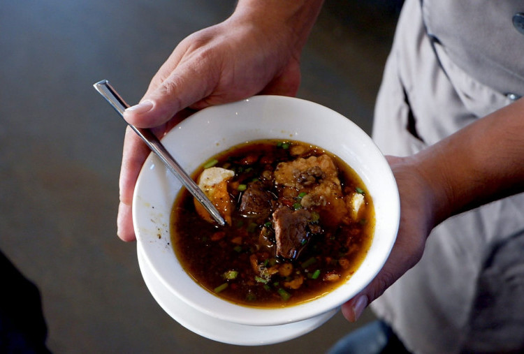 Platinum Hotel Tunjungan Raih Juara 1 Best Local Dishes dalam Surabaya Tourism Awards 2025