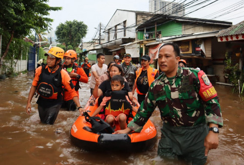 31 RT di Jakarta Terendam Banjir Pagi Ini, Ketinggian Air Hampir 2 Meter di Cawang