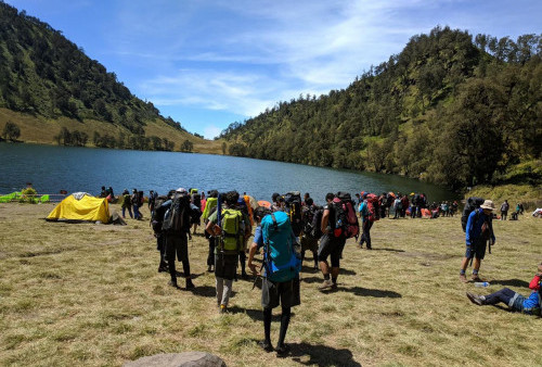 Jalur Pendakian Gunung Semeru Dibuka, Simak Tarif dan Aturan Terbarunya!