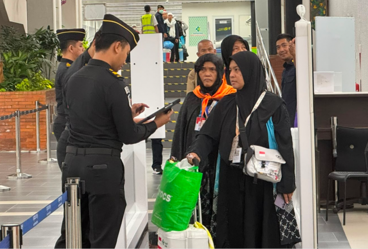 Cukup 5 Detik, Jemaah Haji Bisa Lewati Imigrasi Soetta dengan Inovasi Corridor Gate