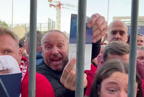 Ricuh, Gas Air Mata Sembur Fans Liverpool, UEFA Sesalkan Tiket Palsu Beredar 