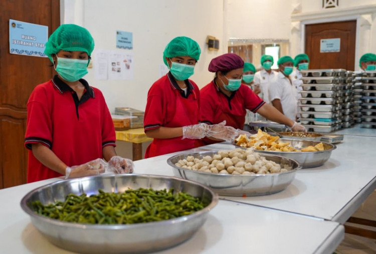 Pengaruh Implementasi MBG terhadap Makroekonomi Daerah Sebelum dan Sesudah Program Berjalan