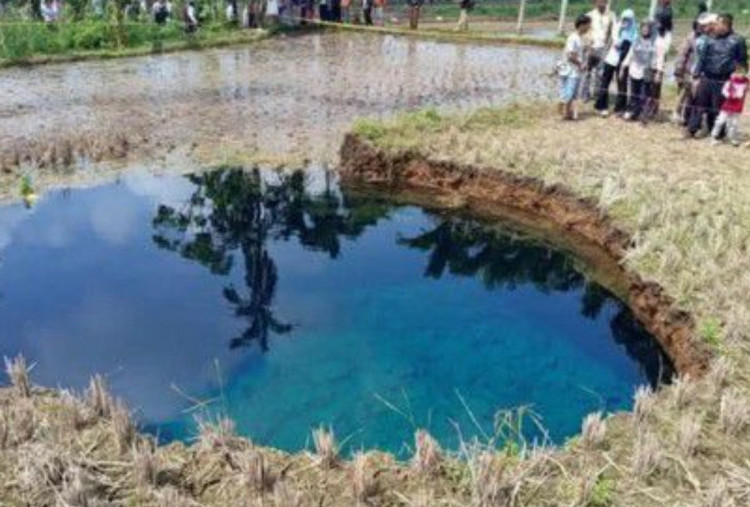 Fenomena Kemunculan Sinkhole Bikin Heboh, Epidemiolog Ingatkan Waspada Minum Airnya Sebelum Ada Penelitian