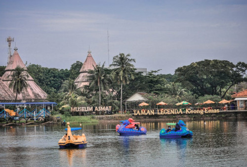 Wisata air di area Museum Air Tawar, Taman Mini Indonesia Indah (TMII) juga menjadi spot favorit pengunjung sambil bermain perahu bebek