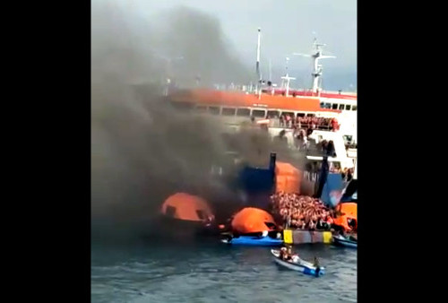 Kapal Feri KMP Royce 1 Terbakar di Selat Sunda, Api Berasal dari Bus 