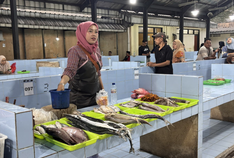 Kembalikan Fungsi Jalan, 614 Pedagang Ikan di Kramat Jati Direlokasi ke Lokbin