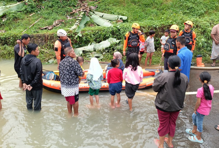 Respons Banjir Pandeglang, DMC Dompet Dhuafa Kerahkan Tim Tanggap Darurat