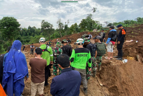 Bonek Disaster Response Team Bantu Evakuasi Korban Gempa Cianjur