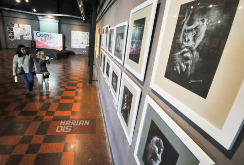 Pameran tersebut memajang sebanyak 143 lukisan dari 10 seniman lukis se Jawa Timur untuk memperingati Bulan Menggambar Nasional 2023. (foto: Julian Romadhon)
