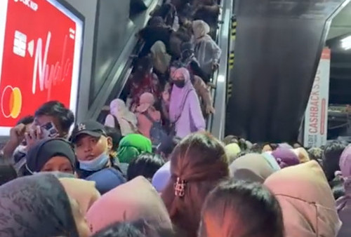 Viral! Kepadatan Penumpang di Stasiun KRL Sudirman Hingga Macet di Eskalator, KAI Commuter Angkat Bicara