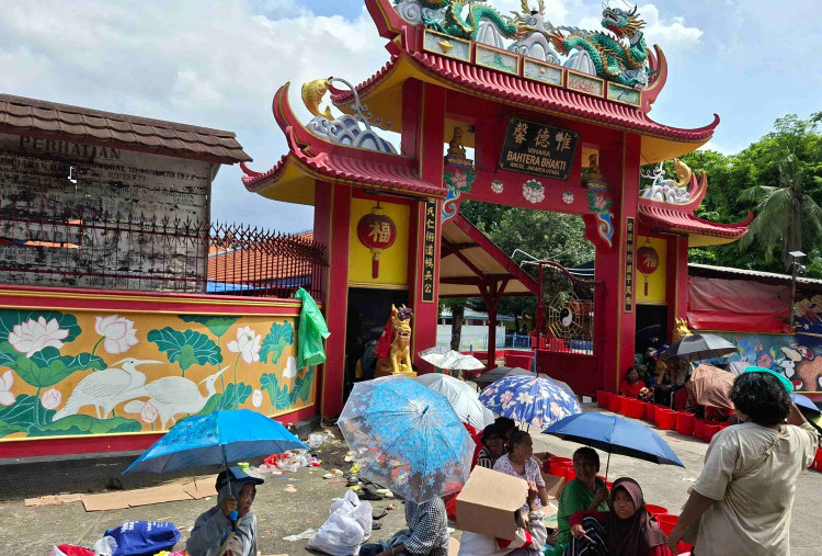 Jemaat di Vihara Bahtera Bakti Ancol Turun 400 Persen di Hari Raya Imlek 2026