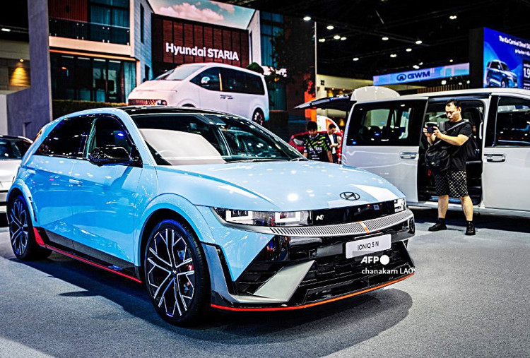 Produsen Mobil Listrik Adu Cepat Isi Daya Baterai untuk Tarik Konsumen