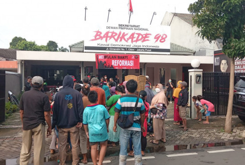 Barikade 98 Tabur 1.000 Paket Sembako di Kawasan Cikini, Berry: Ini Tanggung Jawab Moral  