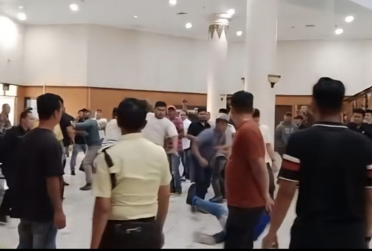 Rapat Banggar Ricuh, Dua Anggota DPRD Riau Terlibat Adu Mulut Hingga Picu Bentrokan