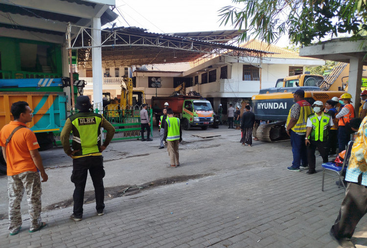 Korban Runtuhnya Ponpes Al Khoziny Tembus 167 Orang, 49 Masih Dicari