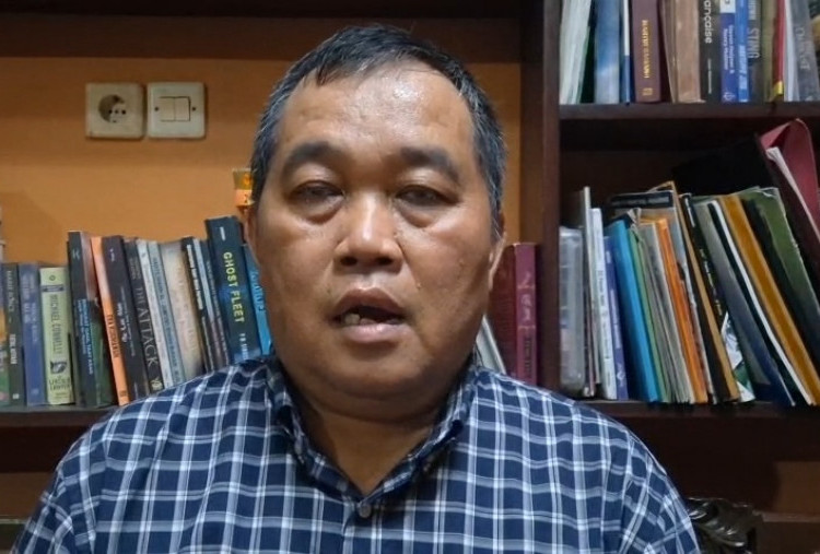 Koordinator MAKI Serahkan Salinan SK Soal Kuota Haji Tambahan ke KPK 
