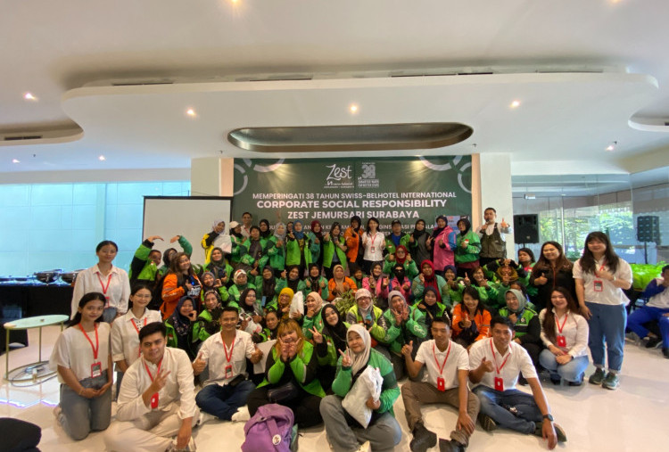 HUT ke-38 Swiss-Belhotel: Zest Hotel Jemursari Ajak Driver Ojek Online Perempuan Surabaya Lebih Pintar Berkendara dan Menjaga Kesehatan