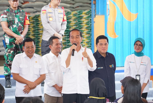 Presiden Jokowi Salurkan 8.261 Ton Bantuan Pangan Beras di Kalimatan Barat