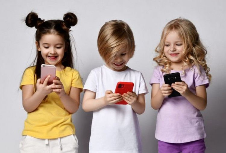 Dampak Screen Time pada Anak yang Sering Diabaikan Orang Tua