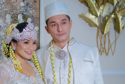 Momen Titi Kamal Menikah Lagi dengan Miller Khan Pakai Baju Pengantin Adat Sunda: Menyala Abangku!