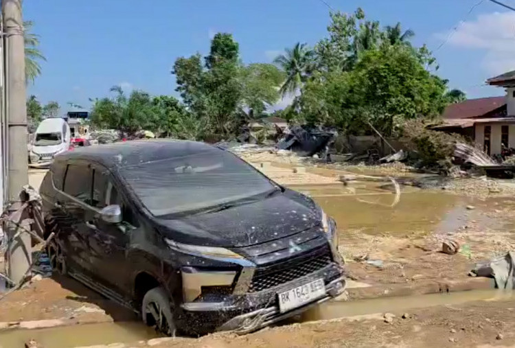 Program Layanan Perawatan Kendaraan Terdampak Banjir Banjir Bandang di Sumatra dari MMKSI 