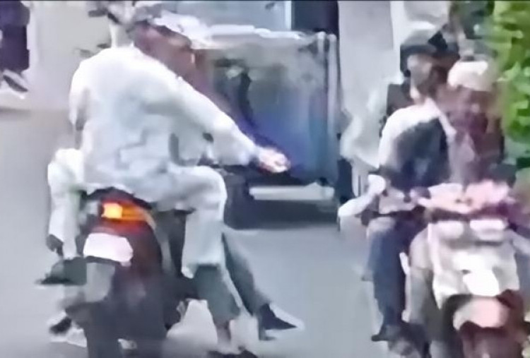 Siswa SMK Disiram Air Keras Pelajar Bonceng Tiga, Sempat Mampir ke Warung Dulu!