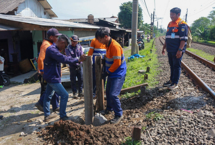 Kurangi Kecelakaan, PT KAI Kembali Tutup Perlintasan Sebidang Liar di Kota Bogor