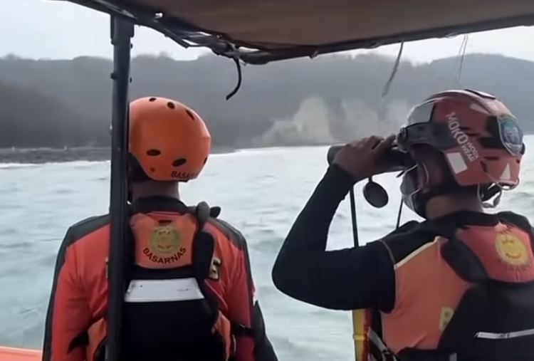 Hari Kelima Pencarian Jurnalis Foto, Helikopter Sisir Perairan Sekitar Anak Krakatau