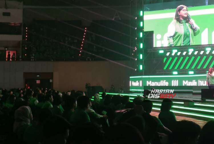 Manulife Mega Kick Off 2026 juga menghadirkan dialog inspiratif bersama tokoh nasional Susi Pudjiastuti, Indra Sjafri, dan Rene Suhardono yang membahas kepemimpinan, ketangguhan, serta pentingnya fokus pada tujuan bersama. Melalui semangat One Team. One Goal. Unstoppable., Manulife Indonesia menegaskan komitmennya untuk terus memberikan nilai jangka panjang bagi nasabah dan masyarakat, sekaligus memperkuat fondasi organisasi yang adaptif, kolaboratif, dan berorientasi pada masa depan.