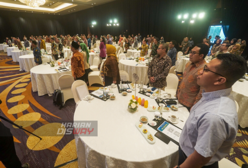 Dengan mengusung tema “Mendorong Penguatan Produksi Pertanian dan Agroindustri untuk Mengakselerasi Hilirisasi Pertanian” kegiatan Jatim Talk II itu dihadiri Kepala Bank Indonesia Provinsi Jawa Timur, Doddy Zulverdi, Wakil Gubernur Jawa Timur, Emil Listianto Dardak, Kepala OJK Regional 4 Jatim.